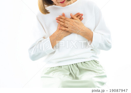 動悸 息切れ 心筋梗塞 更年期障害 体調不良 健康関連 女性 おばあちゃん 祖母 シニア シニア世代 動悸 息切れ 心筋梗塞 更年期障害 体調不良 健康関連 女性 おばあちゃん 祖母 シニア シニア世代 19087947