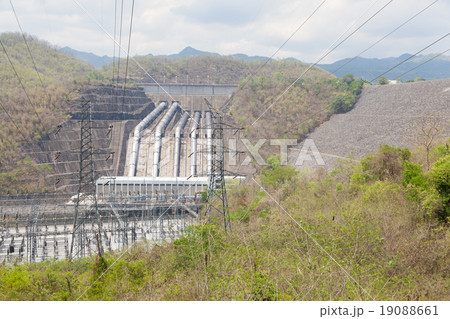 Electricity pylons and power plant Electricity pylons and power plant 19088661