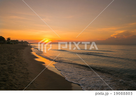 Beautiful sunrise at Rayong, Thailand 19088803