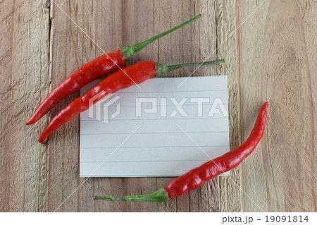 Note paper and Red peppers. 19091814