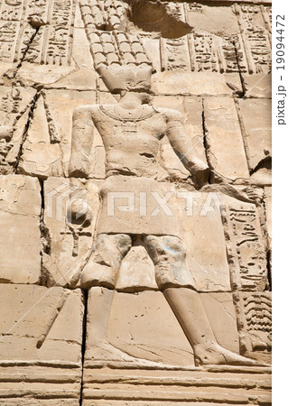 old egypt hieroglyphs carved on the stone old egypt hieroglyphs carved on the stone 19094472