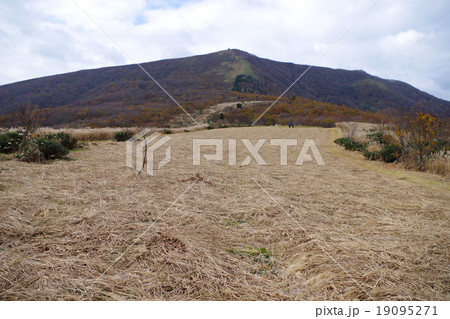 晩秋の大膳原から望む吾妻山 晩秋の大膳原から望む吾妻山 19095271