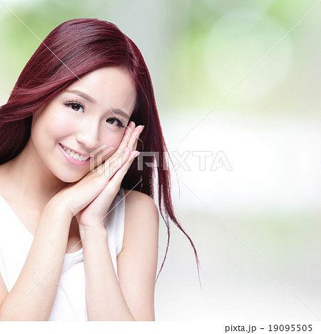 Beauty woman with charming smile 19095505
