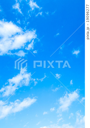 層積雲 層雲 積雲 秋の空 一般的な空と雲 白い雲と青い空 背景素材 コピースペース 文字スペース 層積雲 層雲 積雲 秋の空 一般的な空と雲 白い雲と青い空 背景素材 コピースペース 文字スペース 19096277