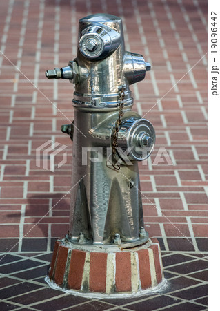 metal street hydrant in america 19096442