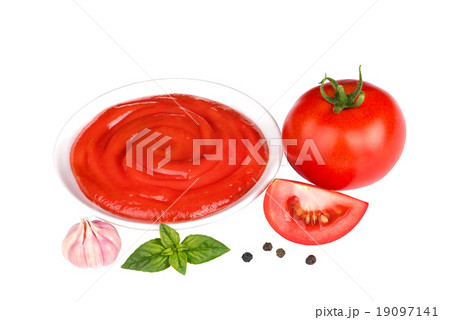 tomato sauce and basil isolated white background 19097141