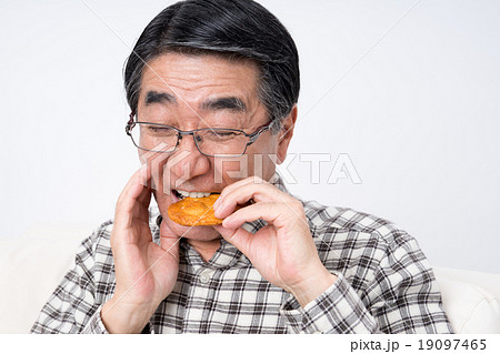 シニアの男性(歯) シニアの男性(歯) 19097465