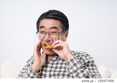 シニアの男性(歯) シニアの男性(歯) 19097466