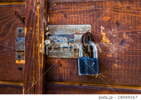 Closed iron lock on the door Closed iron lock on the door 19099567