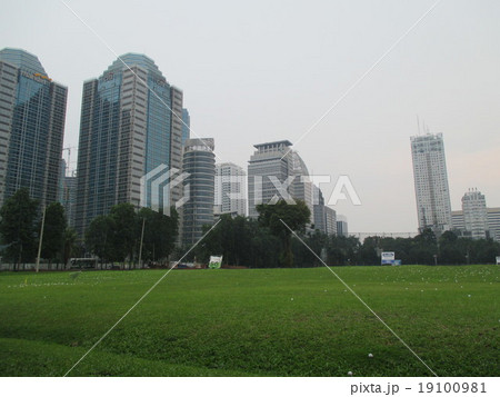 インドネシア ジャカルタ 打ちっぱなし ~ビルに囲まれたゴルフ練習場~ インドネシア ジャカルタ 打ちっぱなし ~ビルに囲まれたゴルフ練習場~ 19100981