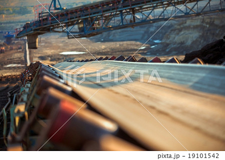 Long conveyor belt transporting ore 19101542