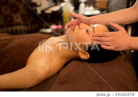 beauty-treatment clinic　撮影協力： 3BエステサロンLuki'A（麻布十番） 19103250