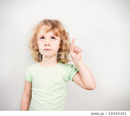 Cute little girl pointing up, copy space 19104161