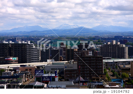 札幌西区の高台から見る春の街並みと樺戸山地 札幌西区の高台から見る春の街並みと樺戸山地 19104792