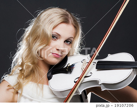 Violinist Violinist 19107206