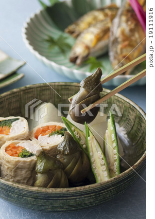 野菜の炊き合わせと子持ち鮎の塩焼き 野菜の炊き合わせと子持ち鮎の塩焼き 19111916