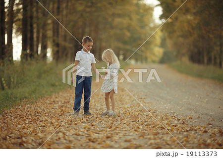 Brother and sister Autumn road Brother and sister Autumn road 19113373