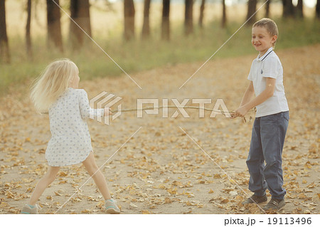 Brother and sister Autumn road Brother and sister Autumn road 19113496