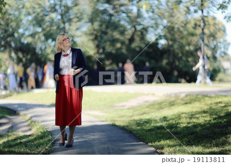 Summer portrait of middle-aged women 19113811