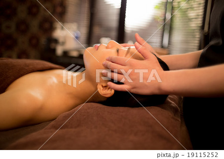 beauty-treatment clinic　撮影協力： 3BエステサロンLuki'A（麻布十番） 19115252