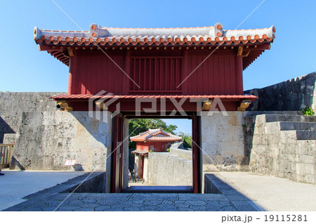 世界遺産　首里城　漏刻門 19115281