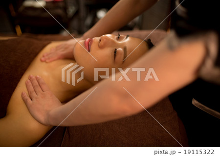 beauty-treatment clinic　撮影協力： 3BエステサロンLuki'A（麻布十番） 19115322