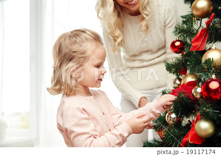 happy family decorating christmas tree at home 19117174