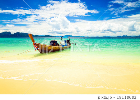 Long tailed boat at Kradan island, Thailand Long tailed boat at Kradan island, Thailand 19118682