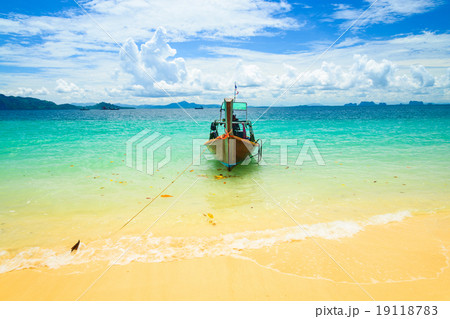 Long tailed boat at Kradan island, Thailand 19118783