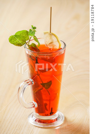tasty cocktail 19118784