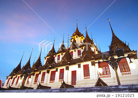 Thai architecture: Wat Ratchanadda, Loha Prasat 19121025