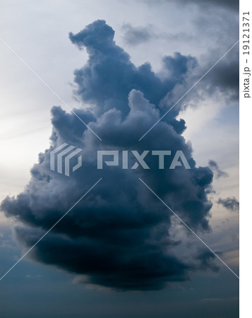 The dark cloud The dark cloud 19121371