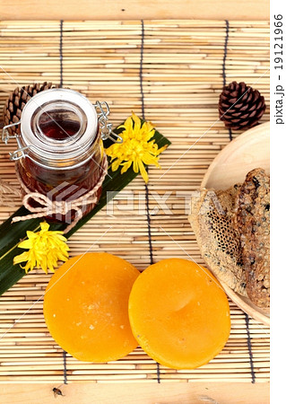 Honey variety with honeycomb and honey in a jar with beeswax. 19121966