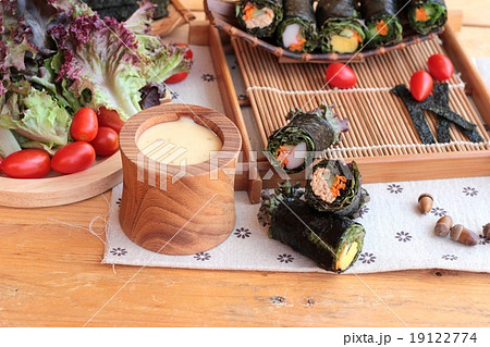 Vegetable salad wrapped with seaweed into spring rolls. 19122774