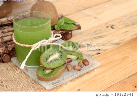 Kiwi fruit juicy green and kiwi juice delicious. 19122941