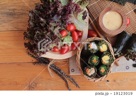 Vegetable salad wrapped with seaweed into spring rolls. 19123019