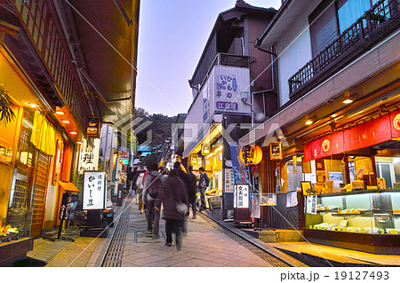 江ノ島 夜の弁財天仲見世通り商店街 江ノ島 夜の弁財天仲見世通り商店街 19127493
