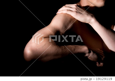 若い男性（裸）　 19129119