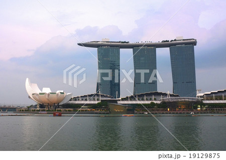 Singapore city scenery in the evening 19129875