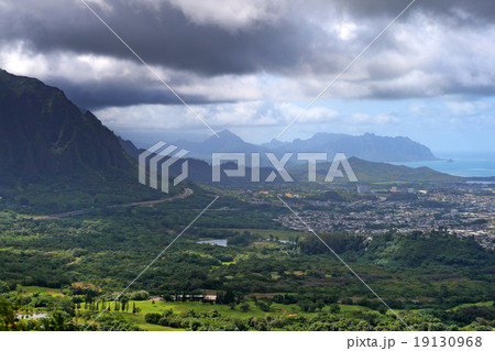Nuuanu Pali State Park, O'ahu, Hawaii.. Nuuanu Pali State Park, O'ahu, Hawaii.. 19130968