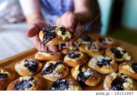 Senior woman baking Senior woman baking 19131997