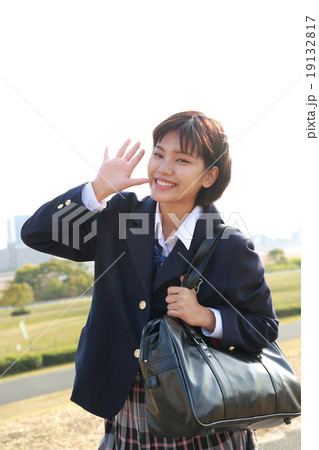 女子高生の通学シーン 女子高生の通学シーン 19132817