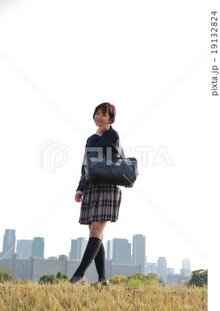 女子高生の通学シーン 19132824