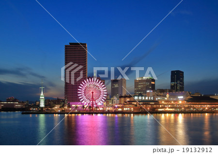 神戸港 中突堤から見る夕暮れの高浜岸壁  19132912
