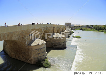 コルドバのローマ橋 19134815