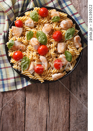 fusilli pasta with chicken, tomatoes and basil fusilli pasta with chicken, tomatoes and basil 19136022