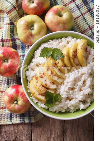 Rice with caramelized apples and fresh apples Rice with caramelized apples and fresh apples 19136037
