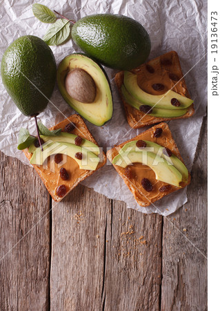 sandwiches with avocado, peanut butter and raisins 19136473