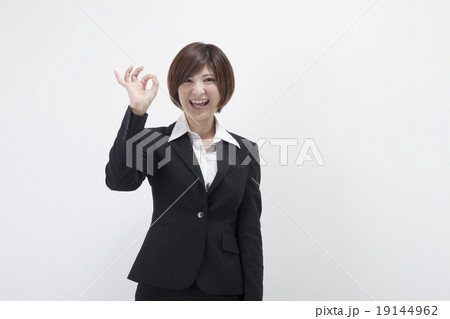 女性会社員 女性会社員 19144962