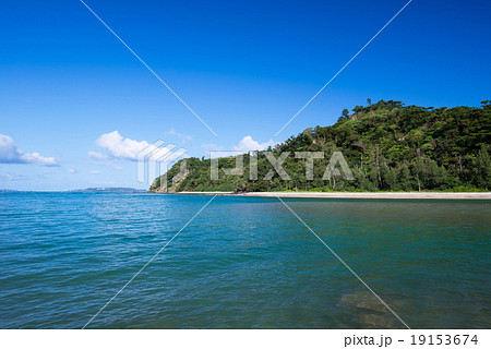 沖縄の海・宮城島の浜 19153674